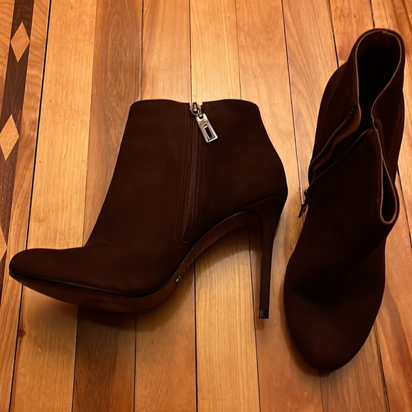 Schutz burgundy ankle booties size US 9 slightly worn - Picture 2 of 4